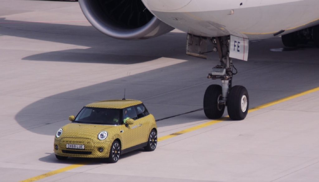 Mini Cooper SE ruota aereo